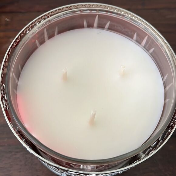 White barn spiced apple toddy candle with Limited Edition Christmas holder - Picture 5 of 7